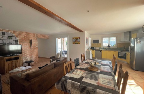 Mercurol House | Quiet, bright detached house with private pool