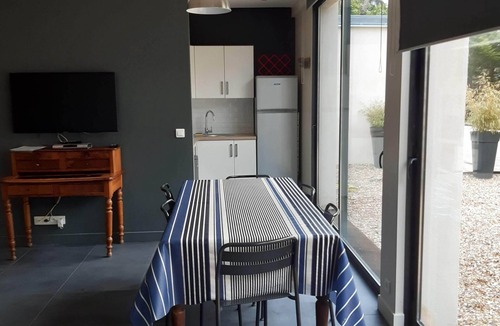 Bougival House | Quiet, bright, practical house with garden