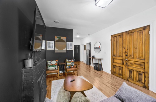 The Gap Apartment | Quiet Bronzeville 1BR Near Downtown & McCormick