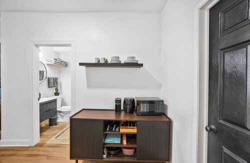 The Gap Apartment | Quiet Bronzeville 1BR Near Downtown & McCormick