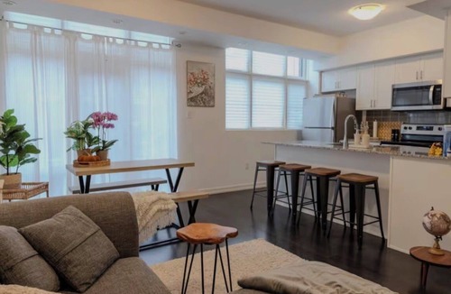 Whitchurch-Stouffville House | Quiet charming townhome condo