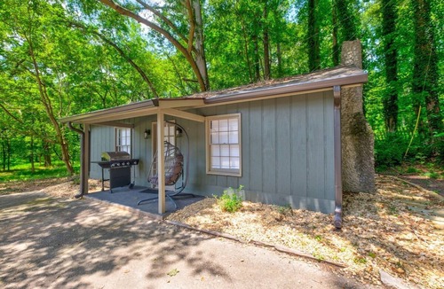 Newnan House | Quiet Cabin By The Lake