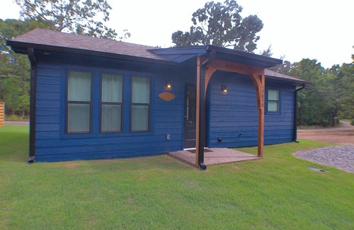 Hulbert Cabin | Quiet cabin, hot tub, firepit, no pet fee, MAX 4 person occ