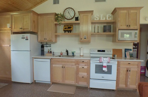 Hulbert Cabin | Quiet cabin, hot tub, firepit, no pet fee, MAX 4 person occ