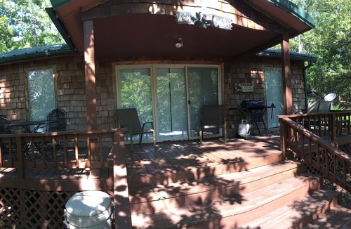 Gore Cabin | Quiet cabin minutes from Lake Tenkiller. Family or couple friendly.