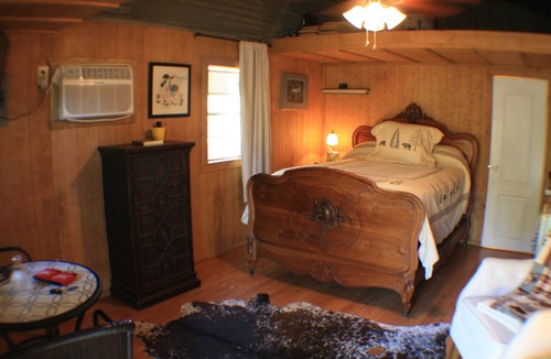 New Braunfels Bed & Breakfast | Quiet Cabin Retreat