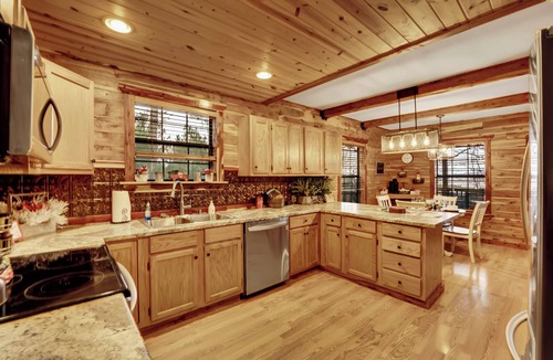 Tuskahoma Cabin | Quiet Cabin w/Hot Tub and a View