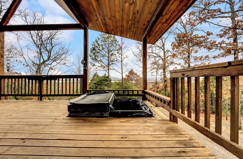 Tuskahoma Cabin | Quiet Cabin w/Hot Tub and a View