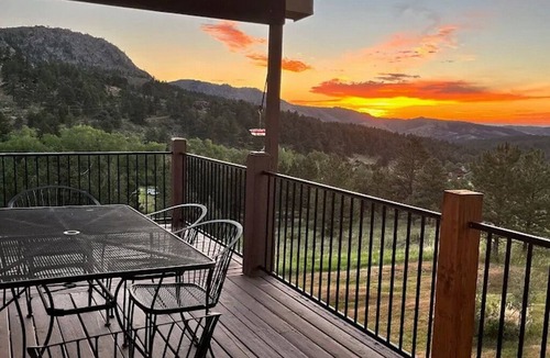 Drake Cabin | Quiet Cabin with Mountain Views