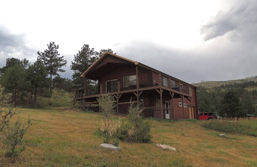 Drake Cabin | Quiet Cabin with Mountain Views