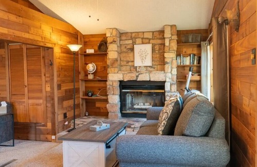 Climax Springs House | Quiet Cabin with Relaxing views in Climax Springs
