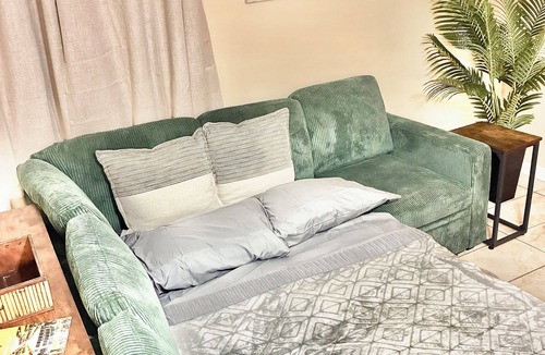 Houma Condo | Quiet Cajun Living. Short drive to NOLA. Perfect DATE NIGHT vibe!