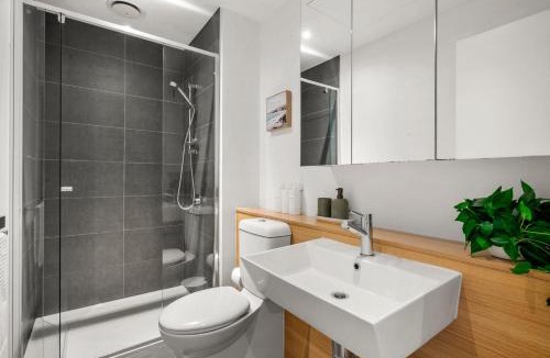 Melbourne Central Business District Apartment | Quiet CBD Escape with Pool, Gym & Balcony