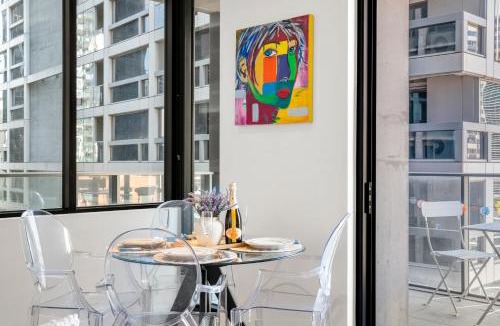 Melbourne Central Business District Apartment | Quiet CBD Escape with Pool, Gym & Balcony