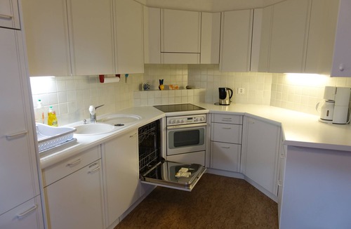 Minusio Apartment | Quiet & central–ideal starting point for swimmers & adventurous people