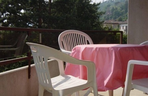 Minusio Apartment | Quiet & central–ideal starting point for swimmers & adventurous people