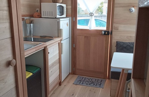 Nieul-sur-Mer Ski Chalet | Quiet chalet near sea and beach