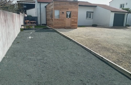Nieul-sur-Mer Ski Chalet | Quiet chalet near sea and beach