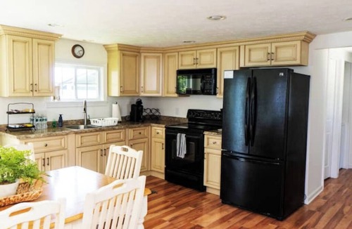 Geneva Cottage | Quiet/charming 2-bedroom Sunset-Lake view cottage lovely Seneca lake, wine trail