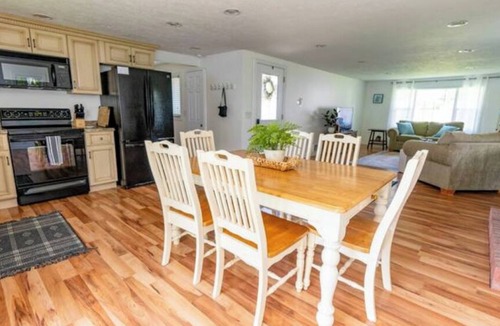Geneva Cottage | Quiet/charming 2-bedroom Sunset-Lake view cottage lovely Seneca lake, wine trail