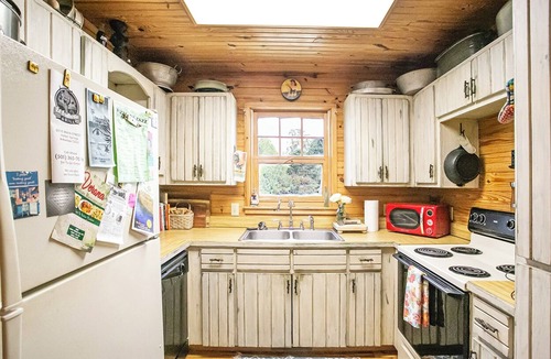 Pangburn Cabin | Quiet, Charming & Beautiful 2 Bedroom Cabin on the Little Red River