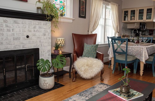 Sudbury House | Quiet & Charming Home - Perfect for Extended Stays