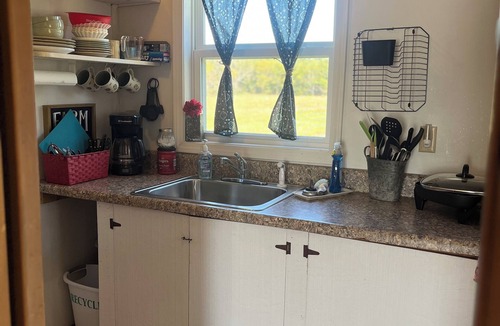 Lamont Cabin | Quiet & charming cabin with AC near Hamilton