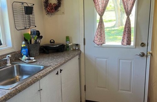 Lamont Cabin | Quiet & charming cabin with AC near Hamilton