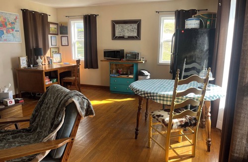 Lamont Cabin | Quiet & charming cabin with AC near Hamilton