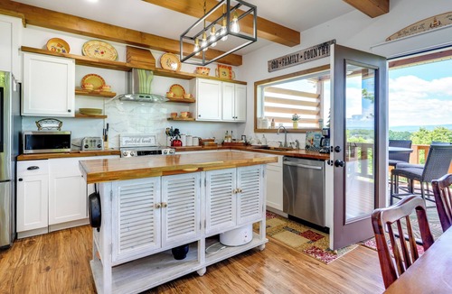 Graysville House | Quiet Chattanooga Home w/Deck + Mountain Views!