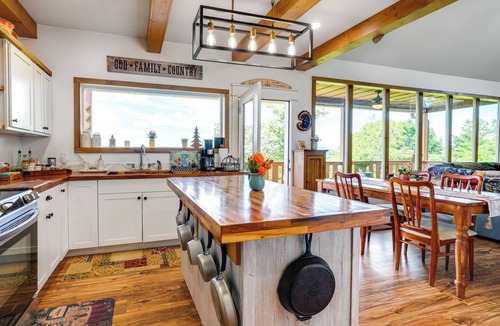 Graysville House | Quiet Chattanooga Home w/Deck + Mountain Views!