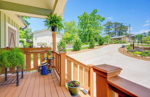 Graysville House | Quiet Chattanooga Home w/Deck + Mountain Views!