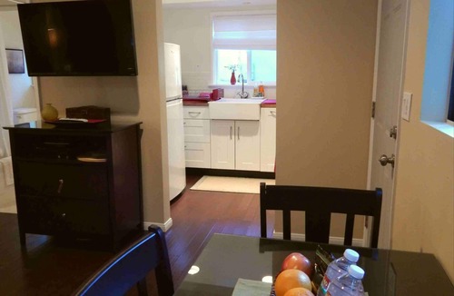 Valley Village Apartment | Quiet Chic Studio Apartment with secure parking In Valley Village.
