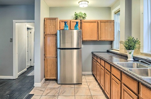 South Austin House | Quiet Chicago Townhome: Walk to Subway Stations