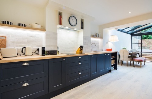 Kennington House | Quiet Classical/Modern Designer Garden Flat