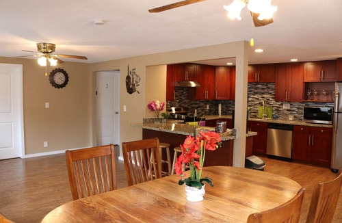 Haller Lake House | Quiet Clean and Comfortable Room