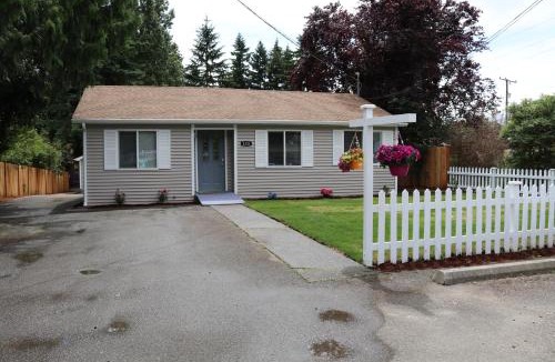 Haller Lake House | Quiet, clean and comfortable room