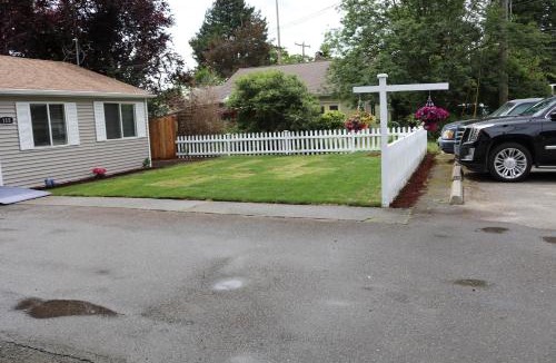 Haller Lake House | Quiet, clean and comfortable room