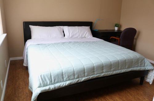 Haller Lake House | Quiet, clean and comfortable room