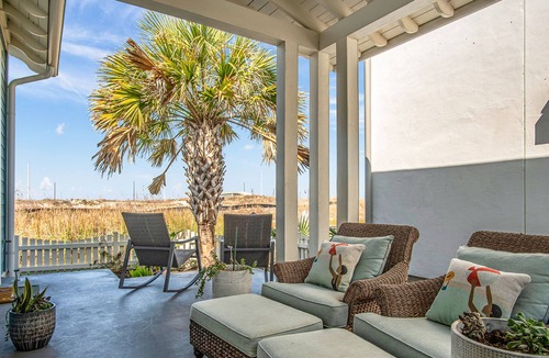 Port Aransas Cabin | Quiet coastal home, steps to beach.