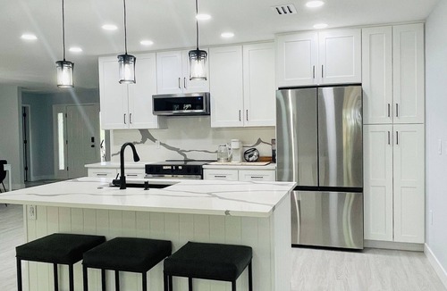 West Bradenton House | Quiet Coastal Retreat . Hot Tub . Relax & Unwind