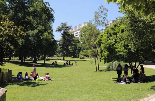 Vanves Apartment | Quiet, comfortable, fully-equipped apartment just outside Paris - sleeps 4