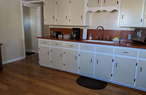 Laramie House | Quiet, Comfortable Location! w/Double Garage/Air Conditioning