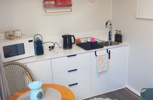 Caboolture House | QUIET COMFY PRIVATE TINY HOME