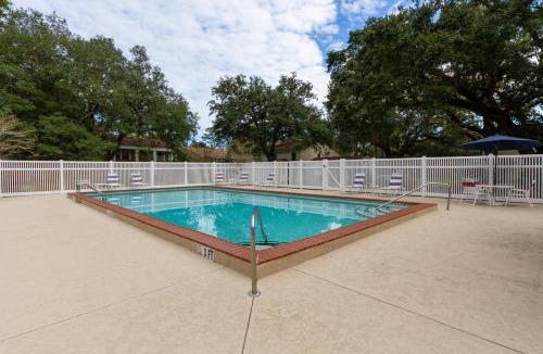 Northeast Pensacola House | Quiet Condo ~ 10 Mi to Dtwn Pensacola