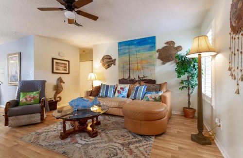 Northeast Pensacola House | Quiet Condo ~ 10 Mi to Dtwn Pensacola