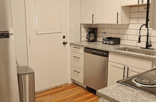 Chapel Hill Condo | Quiet Condo near Bolin Creek Trail & Close to UNC