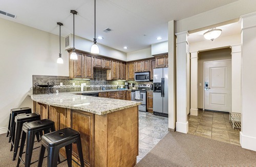 Branson Apartment | Quiet Condo w/Patio: 3 Mi to Dtwn Branson!