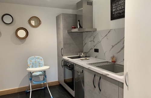 Valsonne Apartment | Quiet contemporary cottage