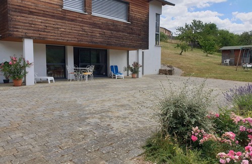 Valsonne Apartment | Quiet contemporary cottage